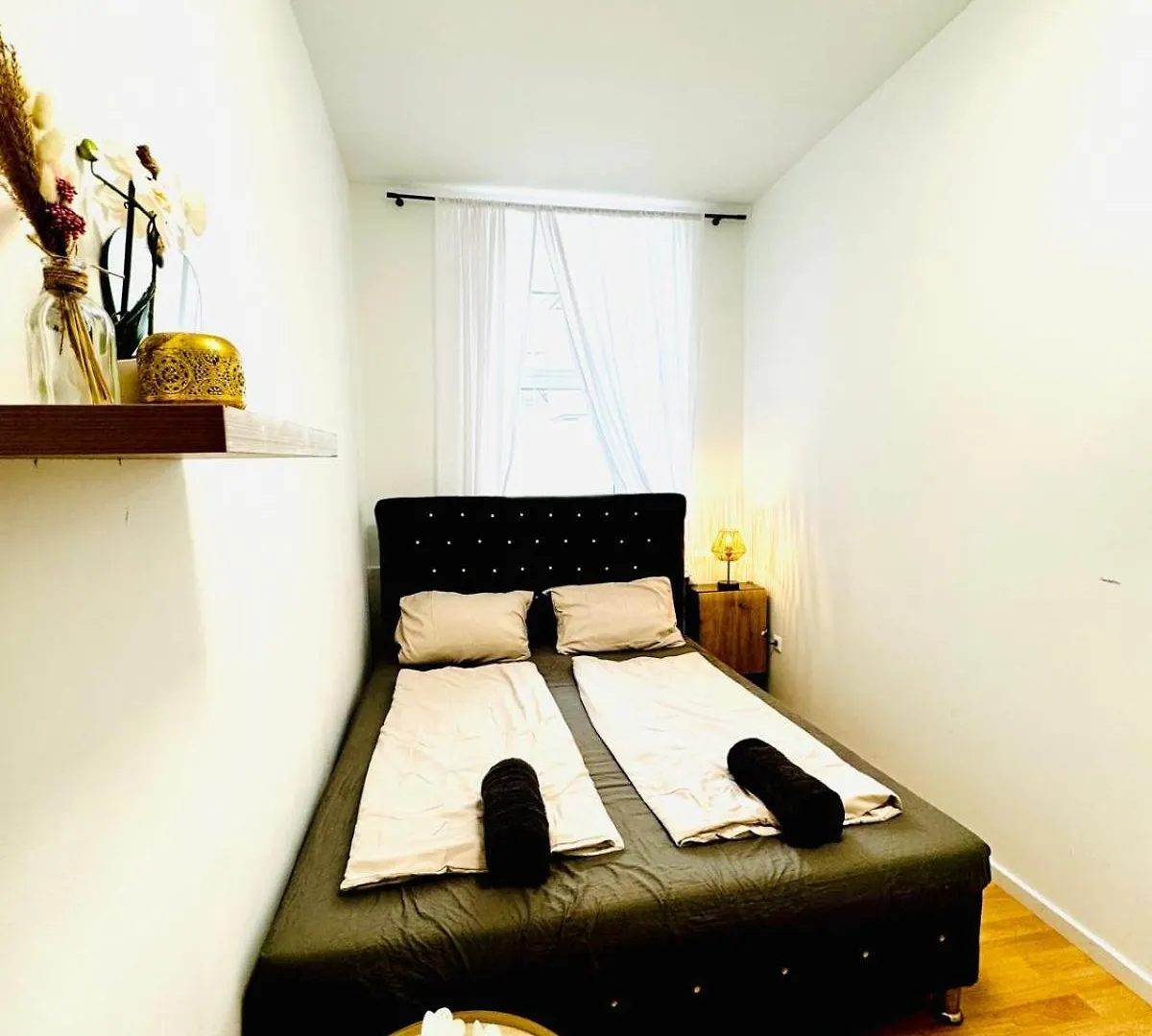 Comfy Rooms In A Shared Apt, 8Min To Rathausplatz Βιέννη 0*,